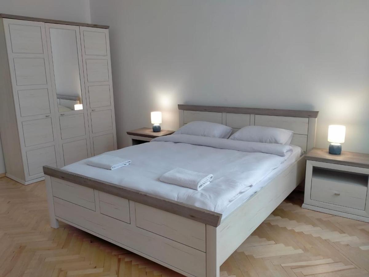 Avangard Kryva Lypa 3 Apart Leópolis Exterior foto